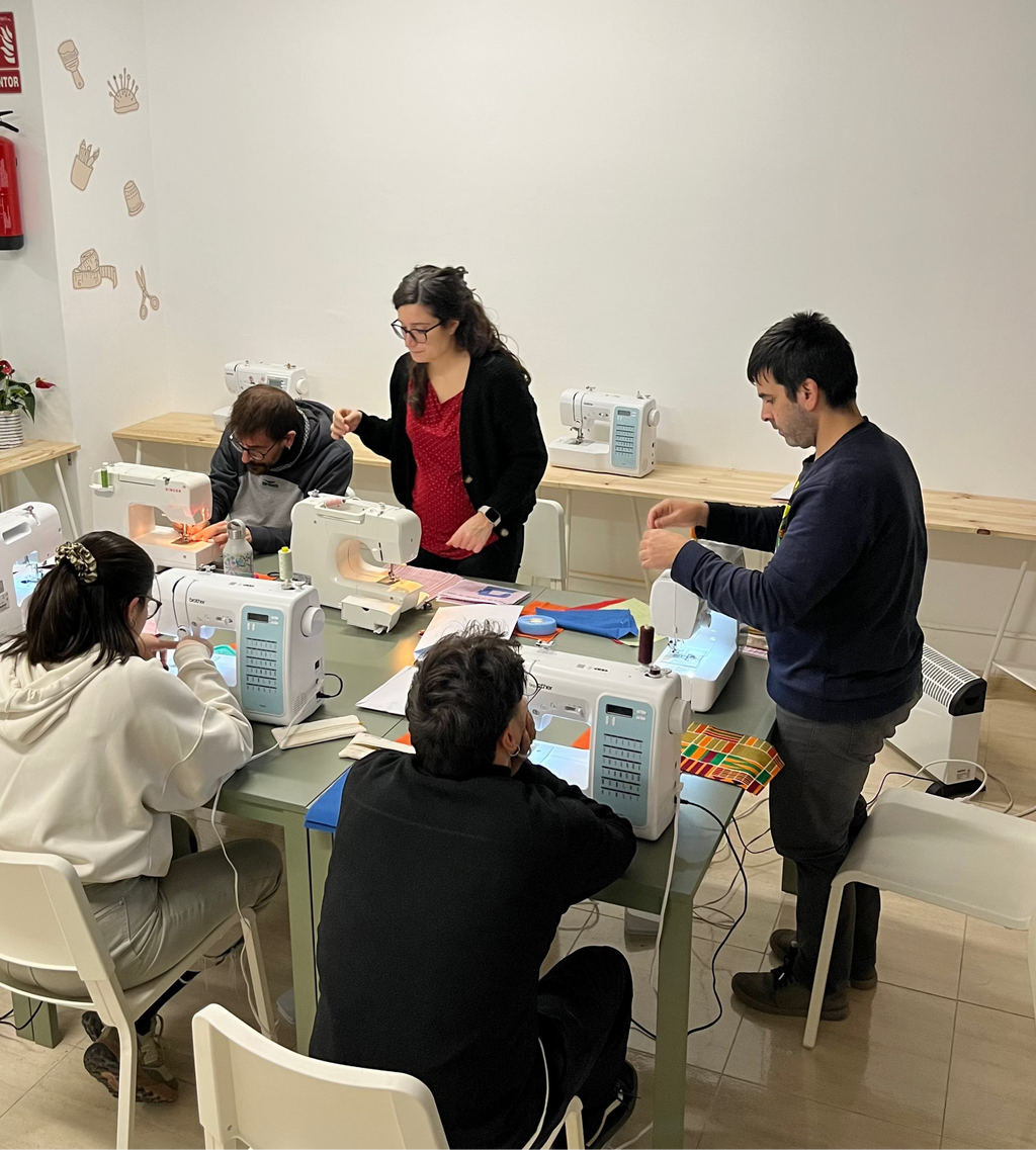 AULA OBERTA DE COSTURA