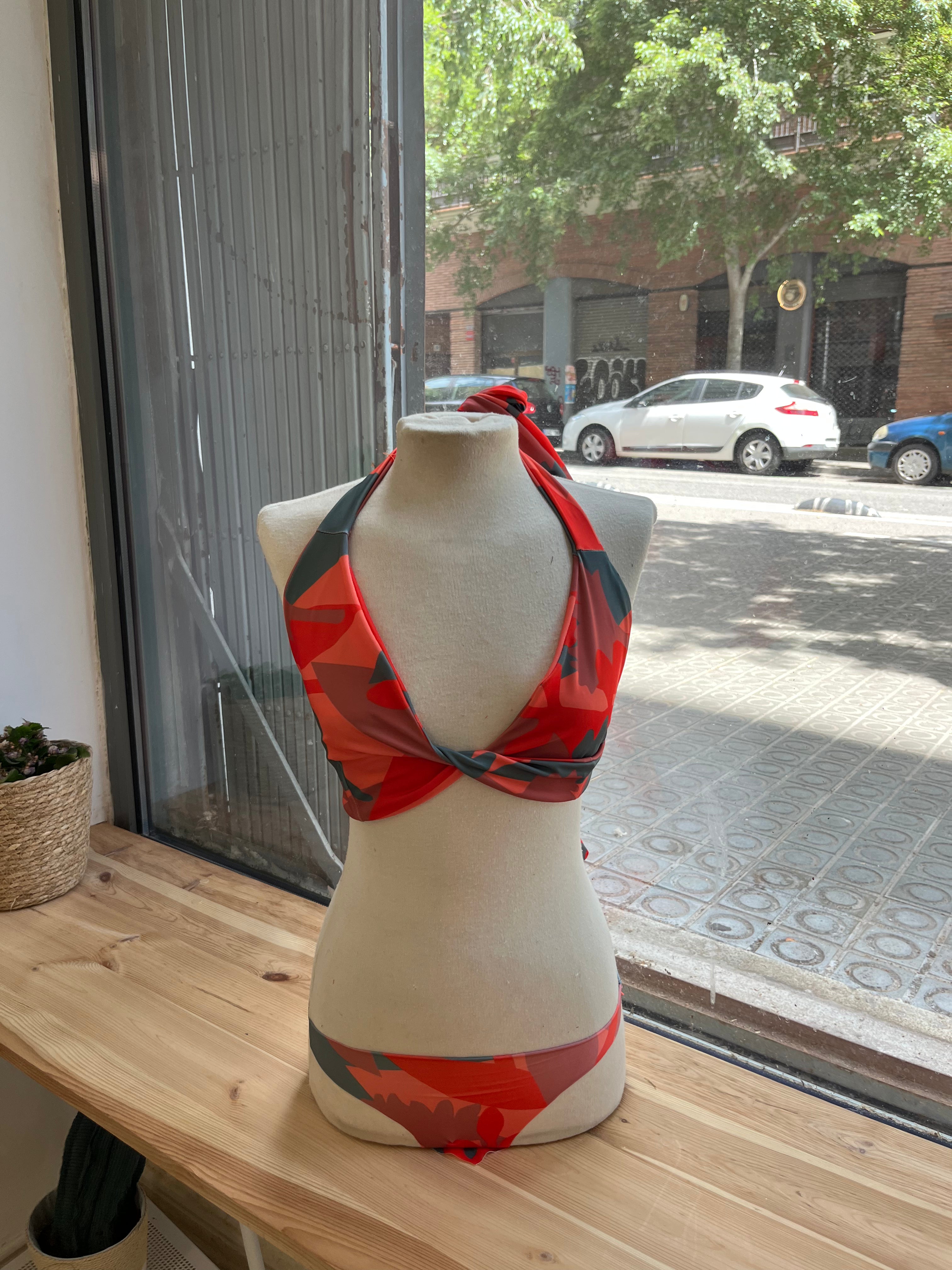 CURS: FES UN BIKINI